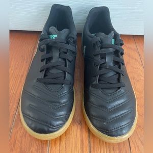 Nike Tiempox Indoor Soccer Shoes Youth 2.5 Black
